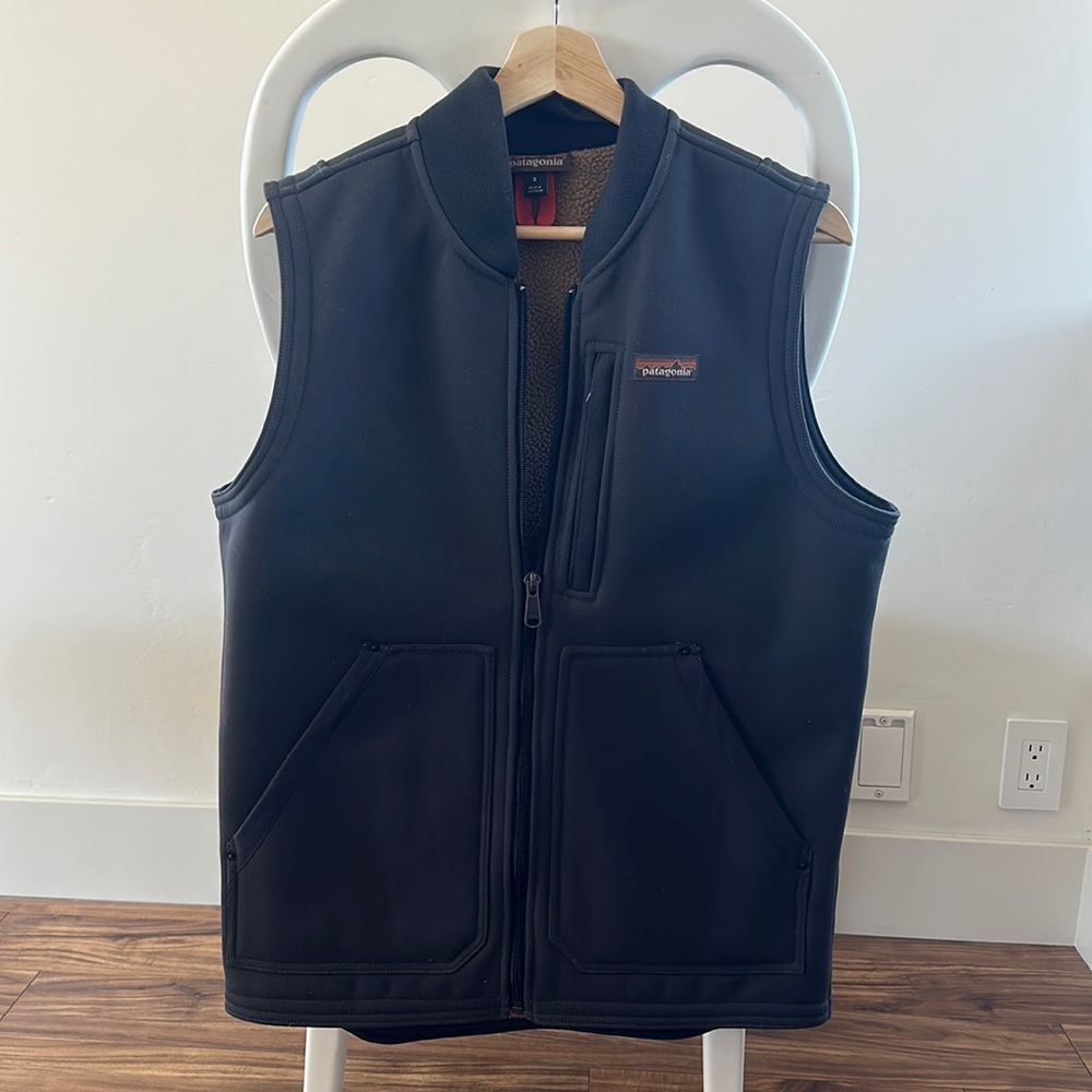 Men’s small work vest.